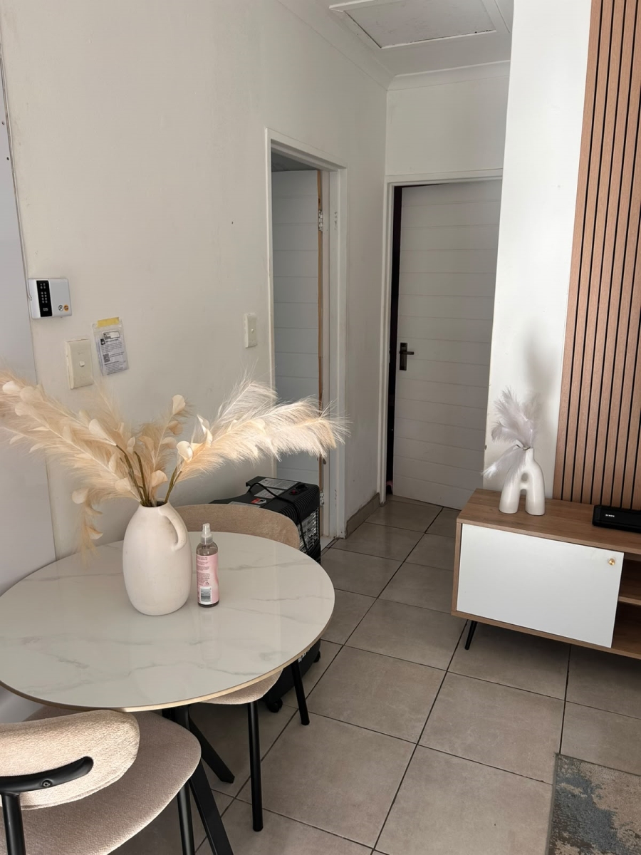 To Let 2 Bedroom Property for Rent in The Connifers Western Cape